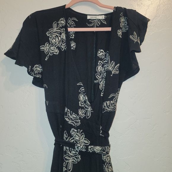 Elegant Black Floral Wrap Dress - Picture 3 of 9